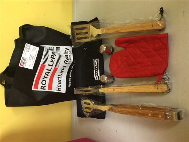 BBQ set, bag and keychain